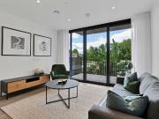 Epsom House, Fairfield Avenue TW18, 2 bed flat to rent,...