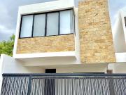 Equipada y moderna casa en Cholul