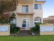 Equipped dental practice ready for new tenant