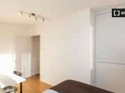 Equipped room in 5 bedroom flat in Roehampton, London Equipped room in 5 bedroom flat in Roehampton, London