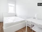 Equipped room in 6 bedroom flat in Wood Green, London