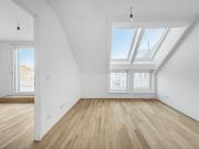 ERSTBEZUG >> helle klimatisierte 2 ZI DG Wohnung...