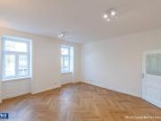 Erstbezug in prachtvoll saniertem Stilaltbau