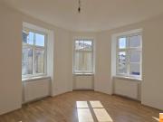 ERSTBEZUG NACH KOMPLETTSANIERUNG ALTBAUWOHNUNG IN DER...