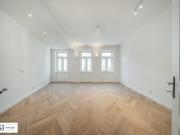 Erstbezug nach Luxussanierung: Altbauwohnung der Extraklasse