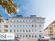 Erstbezug nach Luxussanierung: Altbauwohnung der...