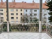 Erstbezug nach Sanierung Altbau mit großzügiger Südbalkon!