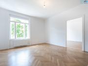ERSTBEZUG nach Sanierung: ALTBAUCHARME IM MODERNEN...