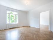 ERSTBEZUG nach Sanierung: ALTBAUCHARME IM MODERNEN...