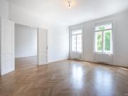 ERSTBEZUG nach Sanierung: ALTBAUCHARME IM MODERNEN...