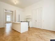 ERSTBEZUG NACH SANIERUNG REPRÄSENTATIVER STILALTBAU...