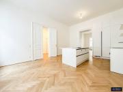 ERSTBEZUG NACH SANIERUNG REPRÄSENTATIVER STILALTBAU...