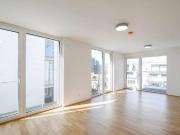 Erstbezug: Schöne 3 Zimmer Wohnung mit Balkon