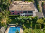 Es una villa impresionante. Con 400 m2 de espacio...