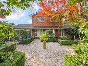 ESCAPE TO PARADISE: NORTH SHORE WALK TO RAIL GEM