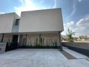 ESCELENTE RESIDENCIA EN VENTA EN COND. LAGOS JURIQUILLA....