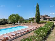 Esclusiva proprietà di campagna in pietra con annessi,...