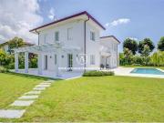 Esclusiva villa di 290 mq in affitto Via AMENDOLA, Forte...