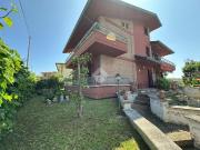 Esclusiva villa di 323 mq in vendita Via pesaro,...