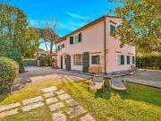 Esclusiva villa in affitto Via Carlo Carrà, Forte dei...
