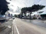 Esercizio commerciale in affitto a Bacoli