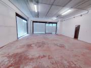 Esercizio commerciale in affitto a Cascina