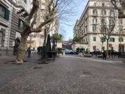 Esercizio commerciale in affitto a Napoli