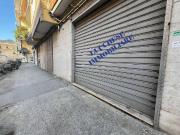 Esercizio commerciale in affitto a Napoli