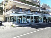 Esercizio commerciale in affitto a Napoli
