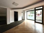 Esercizio commerciale in affitto a Napoli