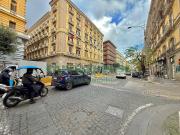 Esercizio commerciale in affitto a Napoli