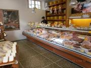 Esercizio commerciale in vendita a Cascina