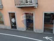 Esercizio commerciale in vendita a Gazzada Schianno