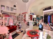 Esercizio commerciale in vendita a Lecce