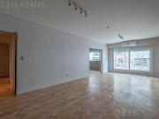 Esmeralda y Juncal. Reciclado. Cochera fija con baulera