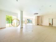 Espaço comercial com 2 pisos e montra na Maia