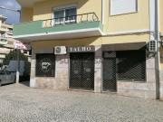 Loja com duas frentes no centro de Alverca