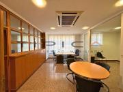Espaço comercial para arrendamento junto metro em Telheiras!
