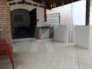 Espaçosa Casa de 3 Andares ? A 800 metros do Metrô!...