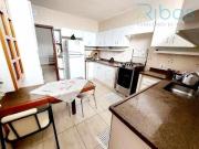 Espaçosa Casa de 4 Quartos à Venda no Jardim Salessi