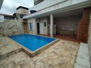 Espaçosa Casa Isolada à Venda no Ocian com Piscina e 4 Vagas