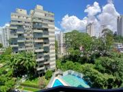 Espaçoso apartamento com 3 suites e 3 vagas em rua...