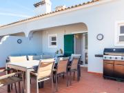 Espaçoso Apartamento de Três Quartos+ 1, Primeiro Andar...