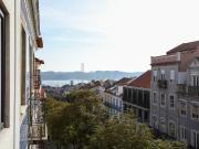 Espaçoso apartamento duplex T4+1, com vista Rio, na...