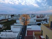 Espaçoso apartamento T2+2, situado no centro de Olhão, a...