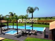 Espaçoso apartamento T2 frente ao golfe e perto da praia...