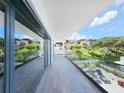 Espaçoso apartamento T2, terraço e garagem, em Cascais...