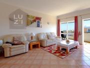 Espaçoso apartamento T3, com vista mar, na Meia Praia,...