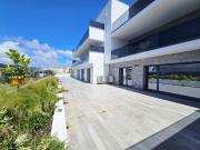 Espaçoso apartamento T3, parqueamentos e terraços, em...
