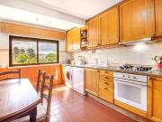 Espaçoso apartamento T4, terraço e parqueamento, em...